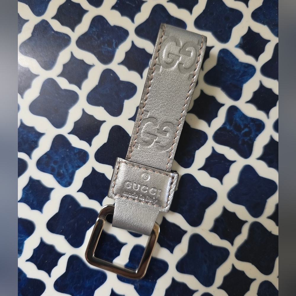 🇮🇹 Gucci Keychain - Silver MicroGuccissima Leather Gray - Picture 2 of 8